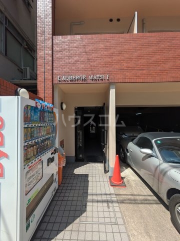 24/30 エントランス