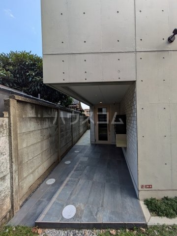 14/18 エントランス