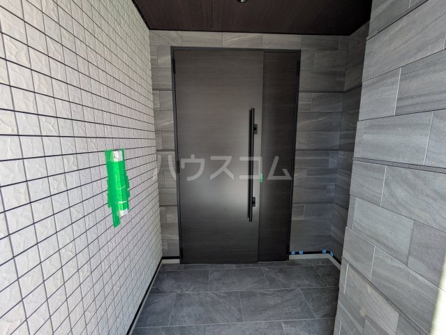 25/29 エントランス