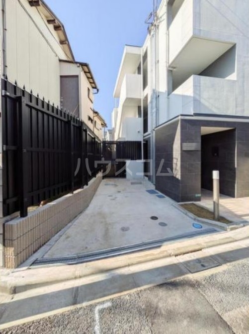 17/23 エントランス