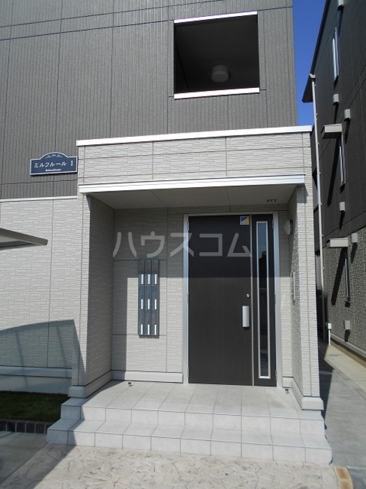 16/23 エントランス