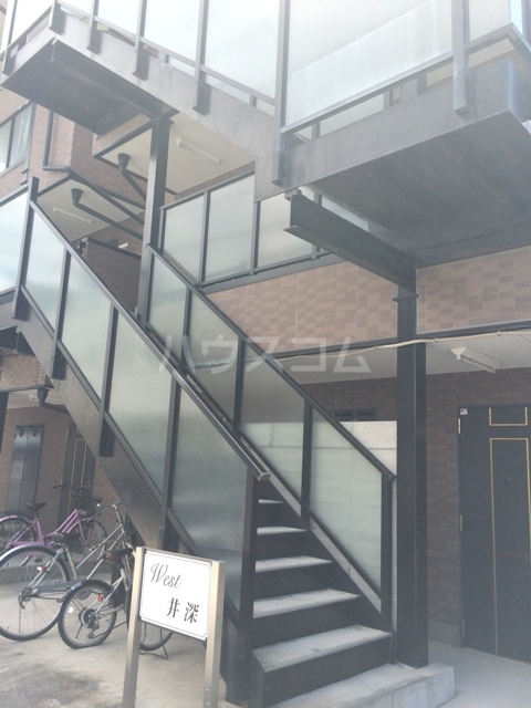 2/5 エントランス