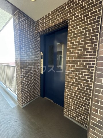 28/30 エントランス