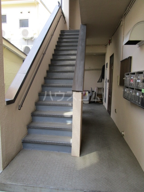 28/30 エントランス