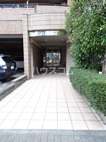 24/30 エントランス