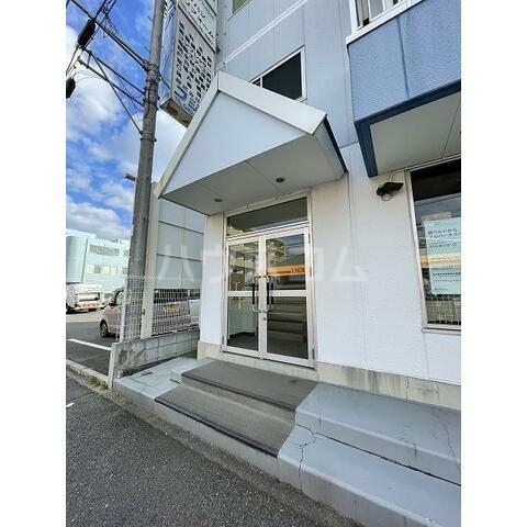 26/30 エントランス