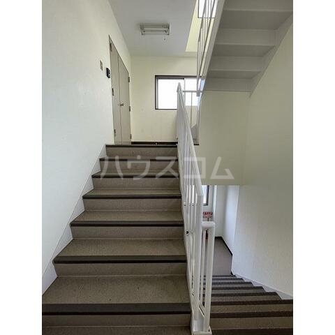 27/30 エントランス