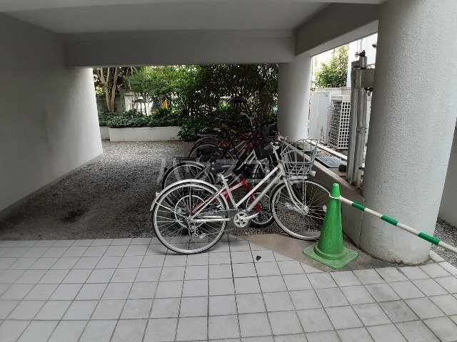 21/30 エントランス