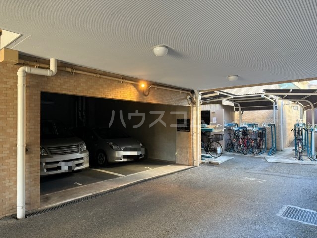 23/30 駐車場