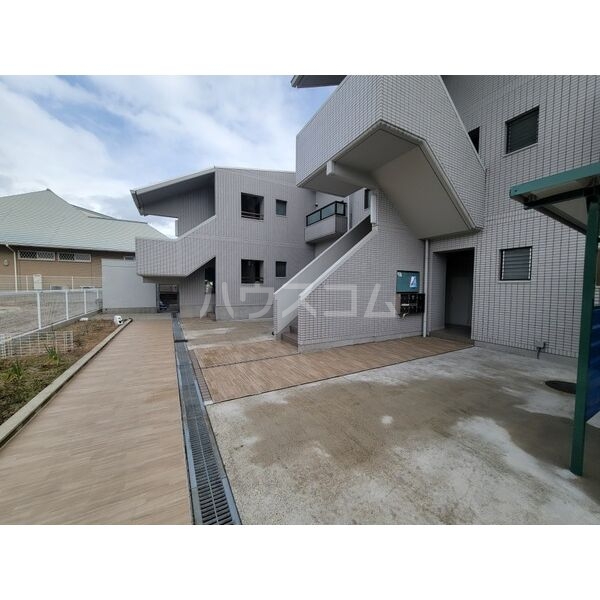 14/22 エントランス