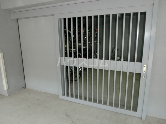 22/30 エントランス