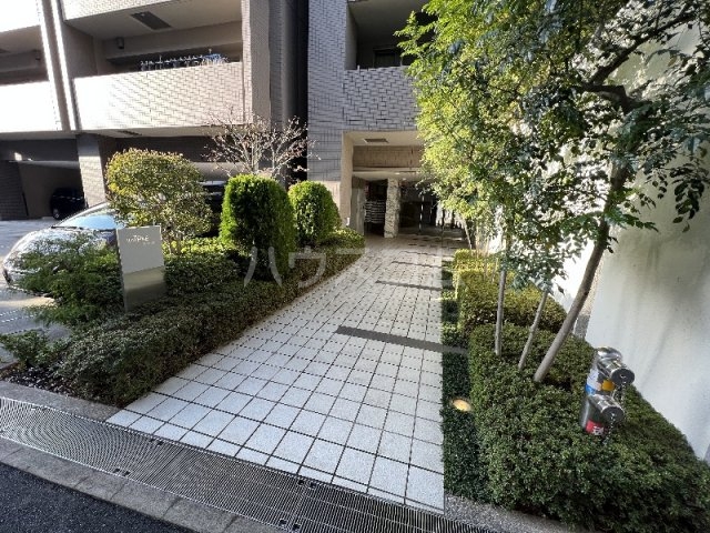 19/27 エントランス