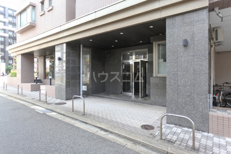 25/30 エントランス