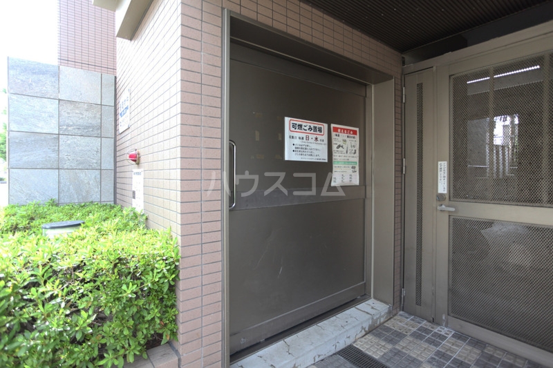 28/30 エントランス