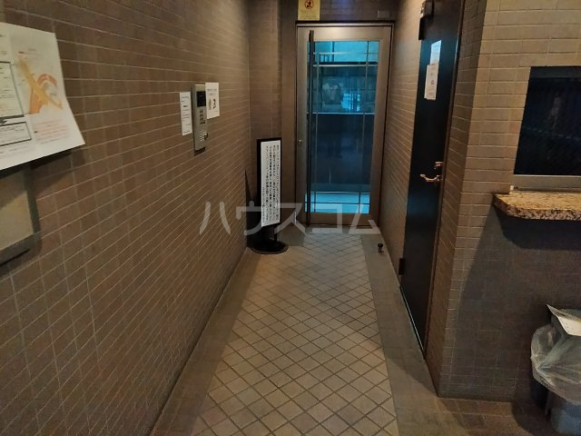 21/30 エントランス