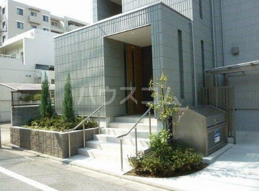 21/28 エントランス