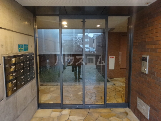 22/30 エントランス