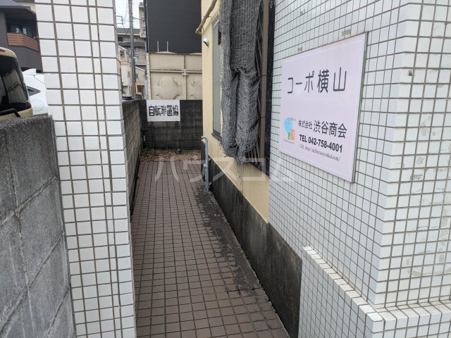 24/30 エントランス