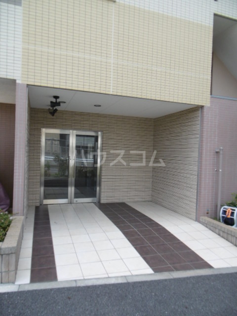 21/27 エントランス