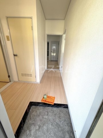 13/26 玄関