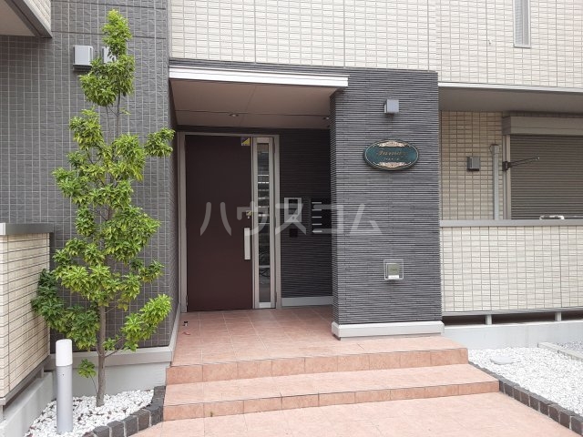 23/30 エントランス