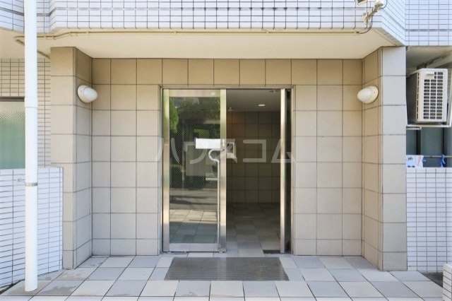 26/30 エントランス