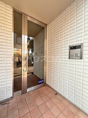 22/30 エントランス