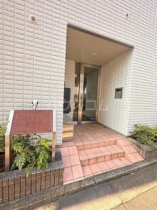 23/30 エントランス