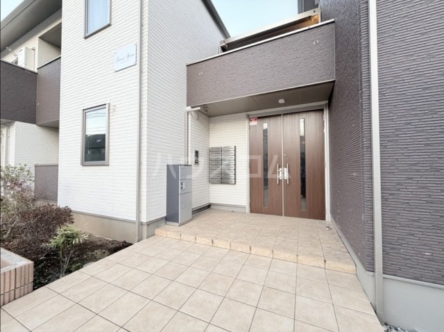 27/30 エントランス