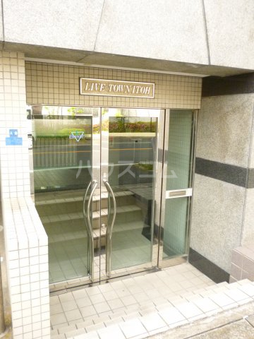 20/30 エントランス