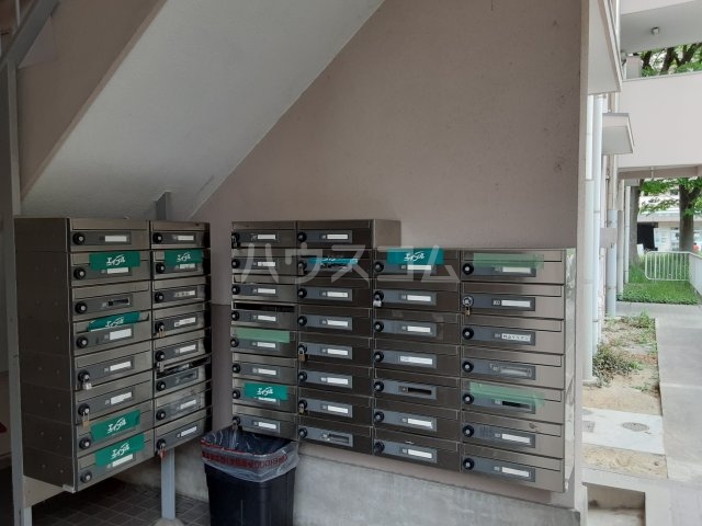 25/27 エントランス