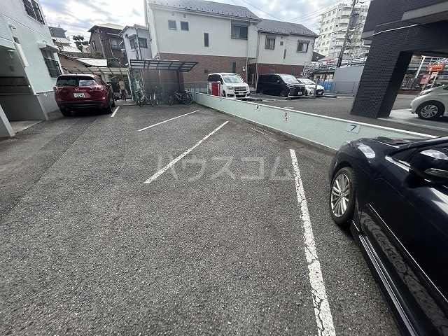 2/3 駐車場