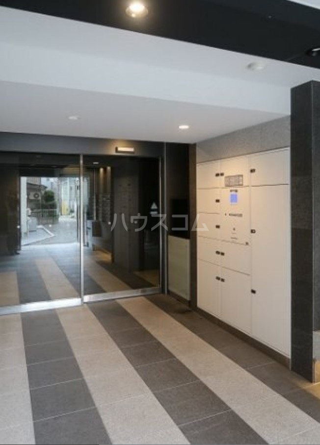 26/30 エントランス