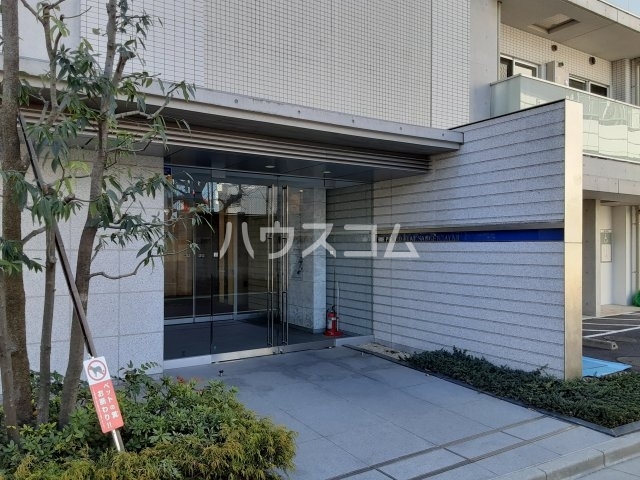 21/30 エントランス