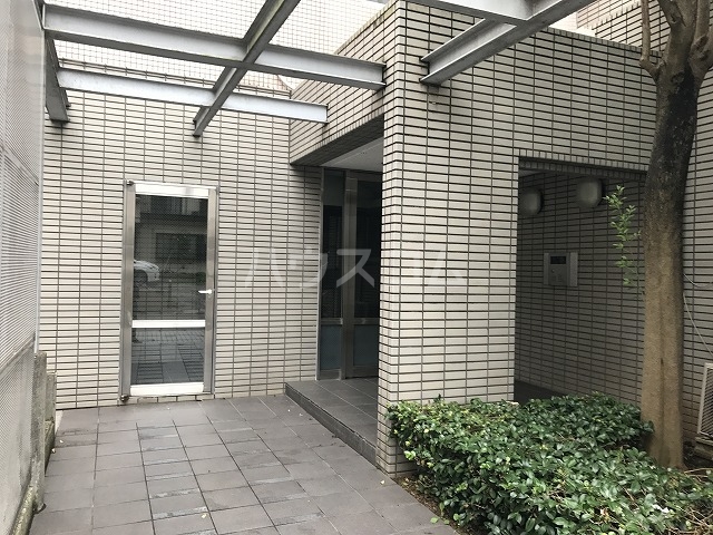 20/30 エントランス