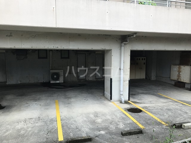 22/30 駐車場