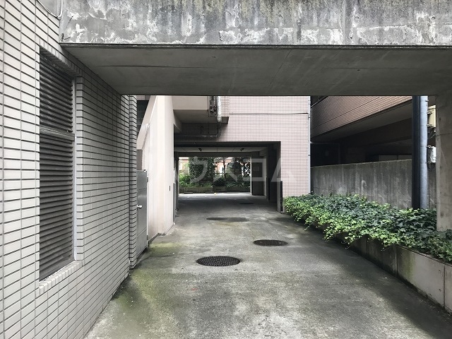 21/30 エントランス