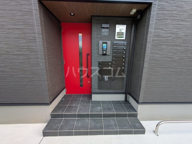 24/27 エントランス