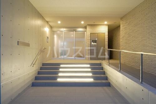 13/14 エントランス