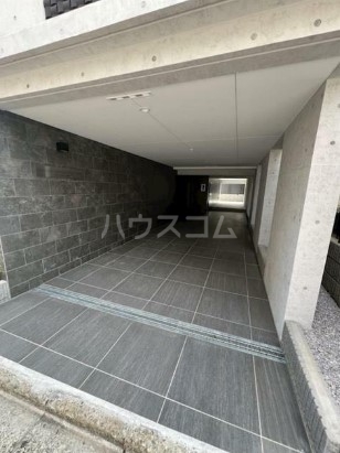 24/27 エントランス