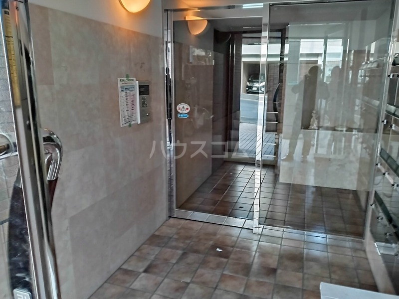 18/21 エントランス