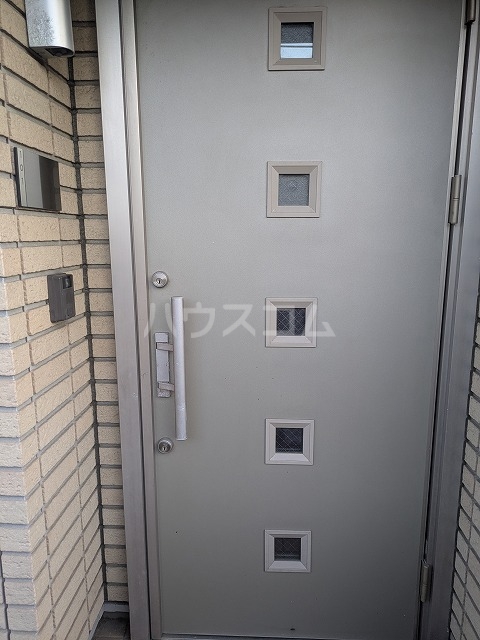 23/28 エントランス