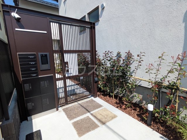 25/30 エントランス