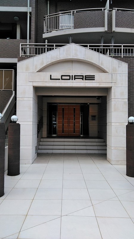 21/30 エントランス