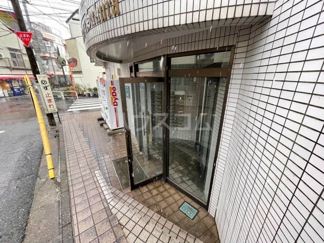 18/28 エントランス