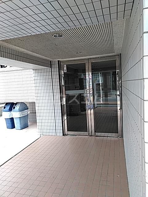 18/28 エントランス