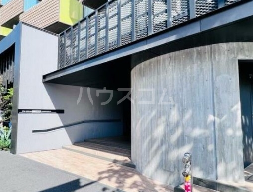 27/29 エントランス