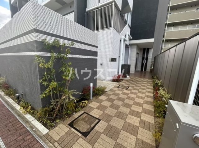 18/26 エントランス