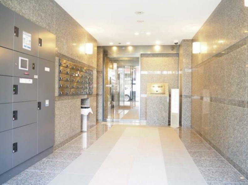 20/21 エントランス