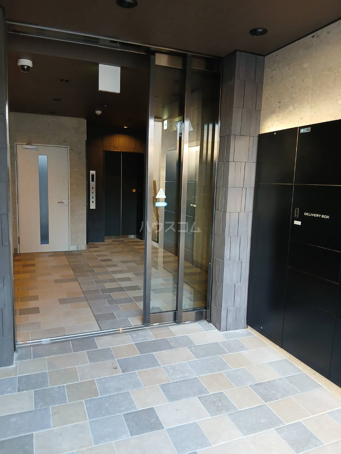 24/25 エントランス